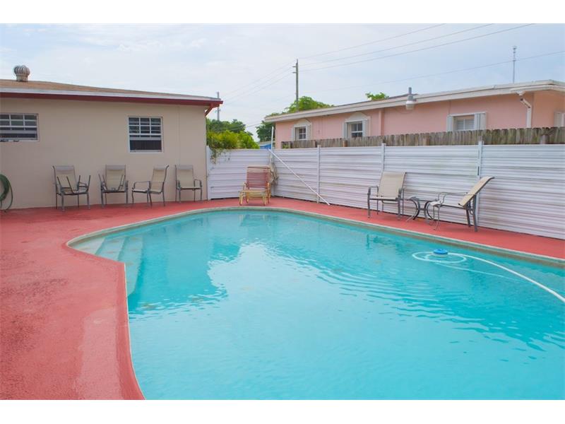 Broward County Home For Sale | 3240 SW 64th Terr - Pool